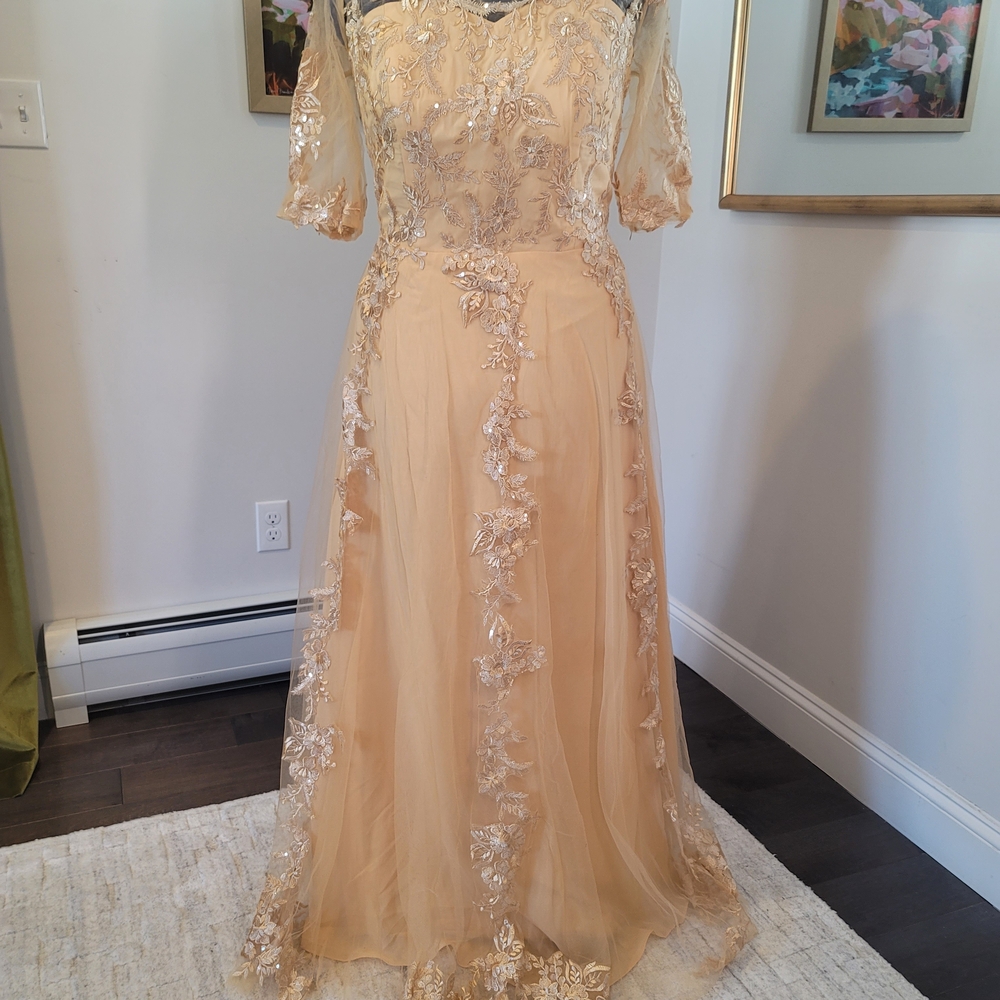 Elegant Cream Lace Mother of the Bride Dress